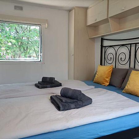 Hotel Tinyhaus Idyllisch Am Waldesrand Cottbus Esterno foto